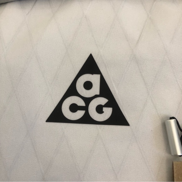 Nike ACG Backpack 32L Aysen Hiking Trail Bag 'Photon Dust' DV4054-100 - Picture 3 of 8